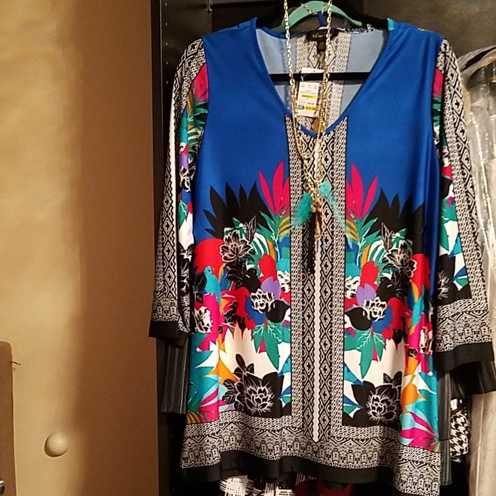 Ladies  blouse - Picture 2 of 2